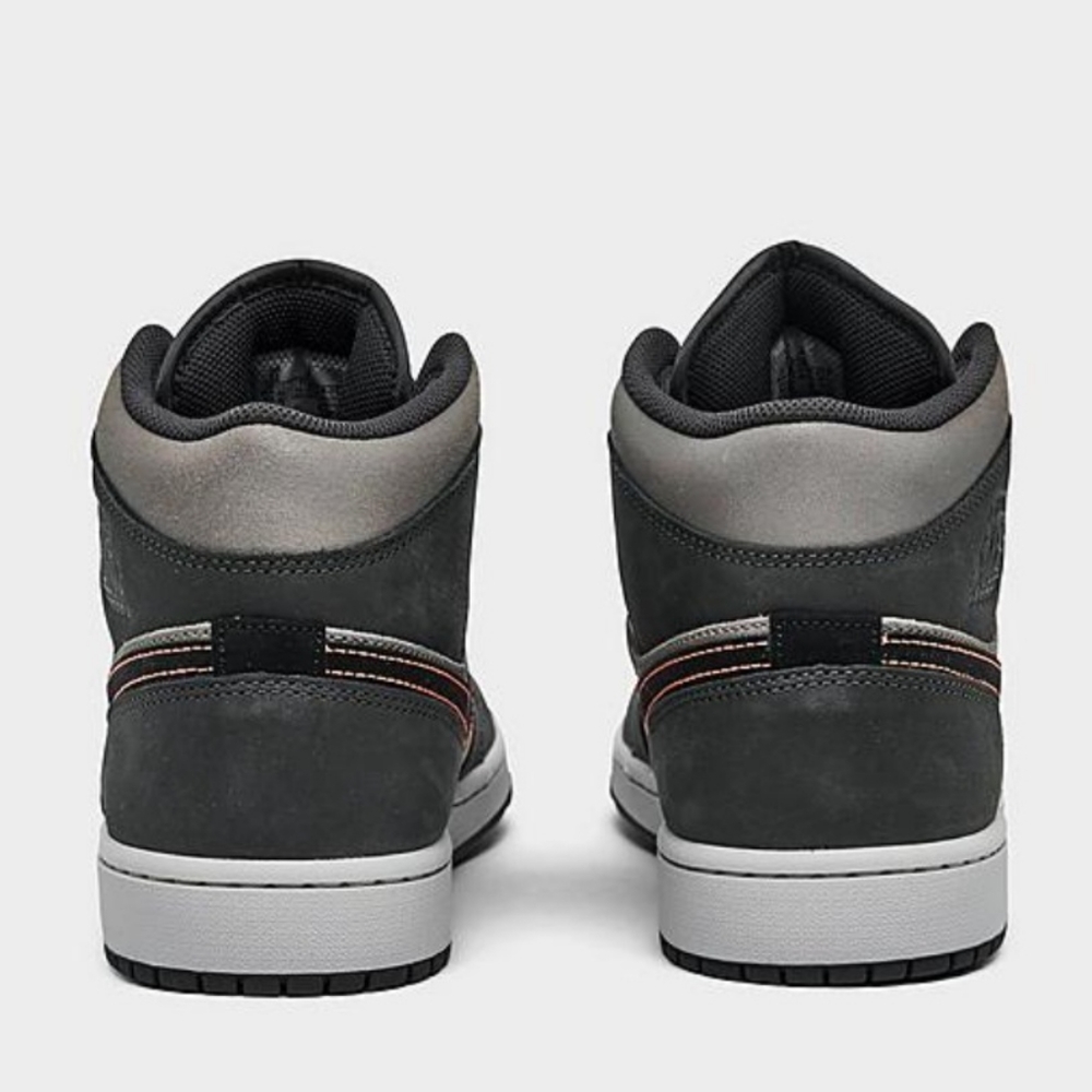 Jordan 1's - Picture 4 of 6